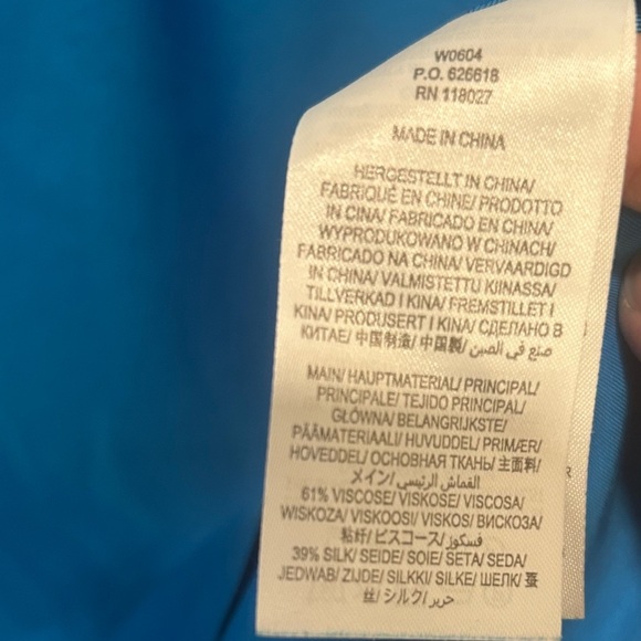 Boden Women’s Royal Blue Silk Blend Blouse Size 10 Short Sleeve, V-Neck - Picture 6 of 6